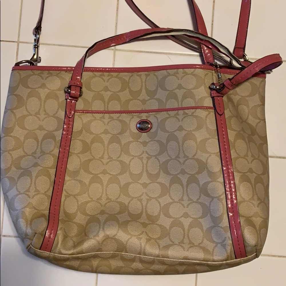 Large shoulder or cross body coach purse/tote